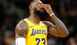 詹姆斯突破加点,揭秘篮球场上的速度与激情