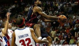 詹姆斯突破加点,揭秘篮球场上的速度与激情